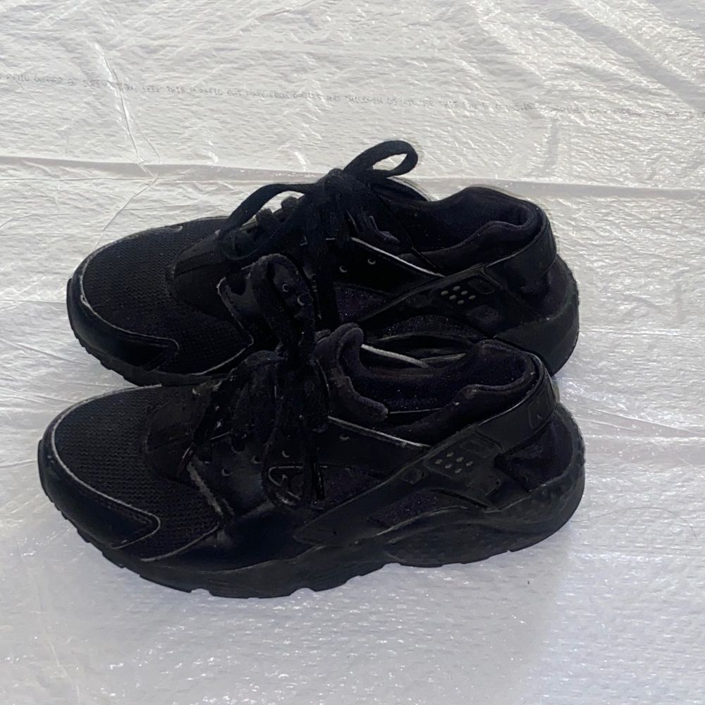 Nike Huarache GS Kids Black Sneakers Size 5.5Y